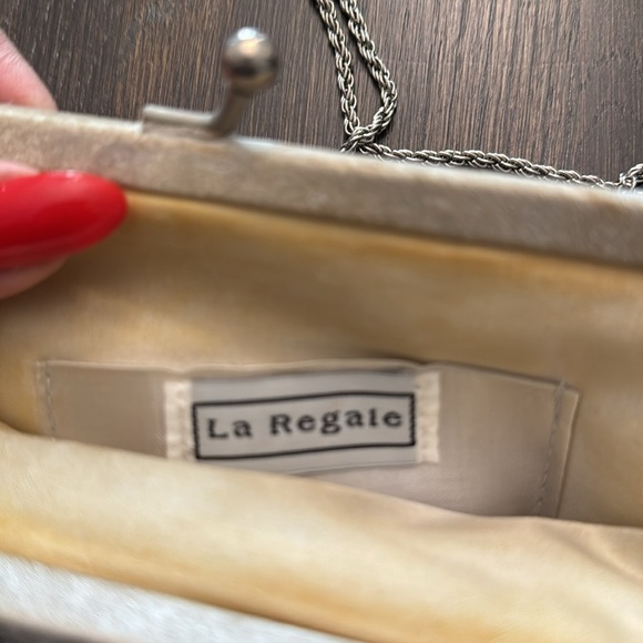 Vintage La Regale Gray/Silver Beaded Clutch with Chain Strap - Picture 6 of 9